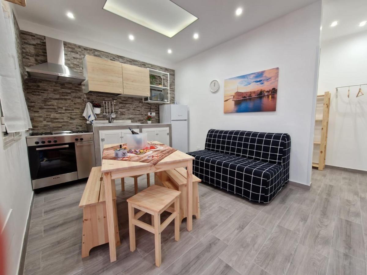 La Casa Di Teresa Hotel Taranto Bagian luar foto