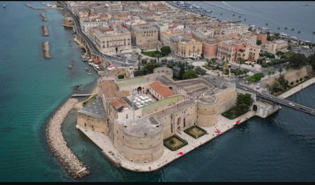 La Casa Di Teresa Hotel Taranto Bagian luar foto